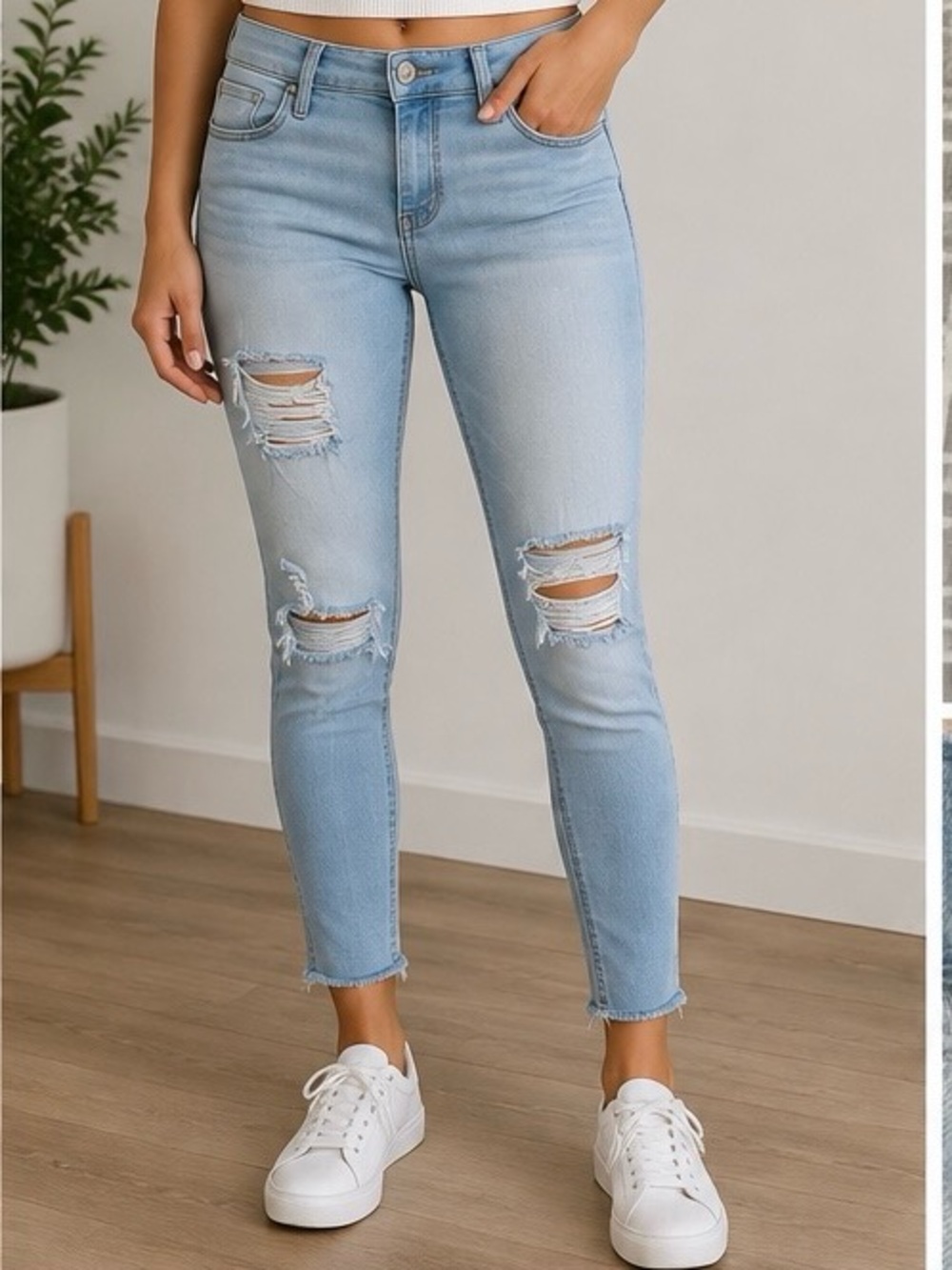 Hollister Low Rise Distressed Crop Jeans Size 0R / 24